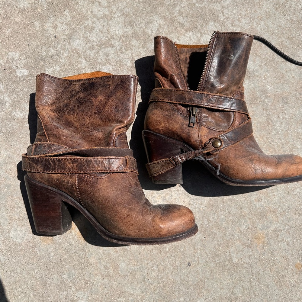 Corral Women's Brown Leather Ankle Boots - Classic Strap Block Heel